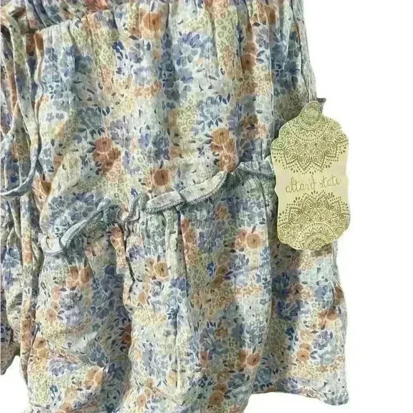 Altar’d State Floral Tiered Shorts Size Medium NWT - Picture 3 of 4